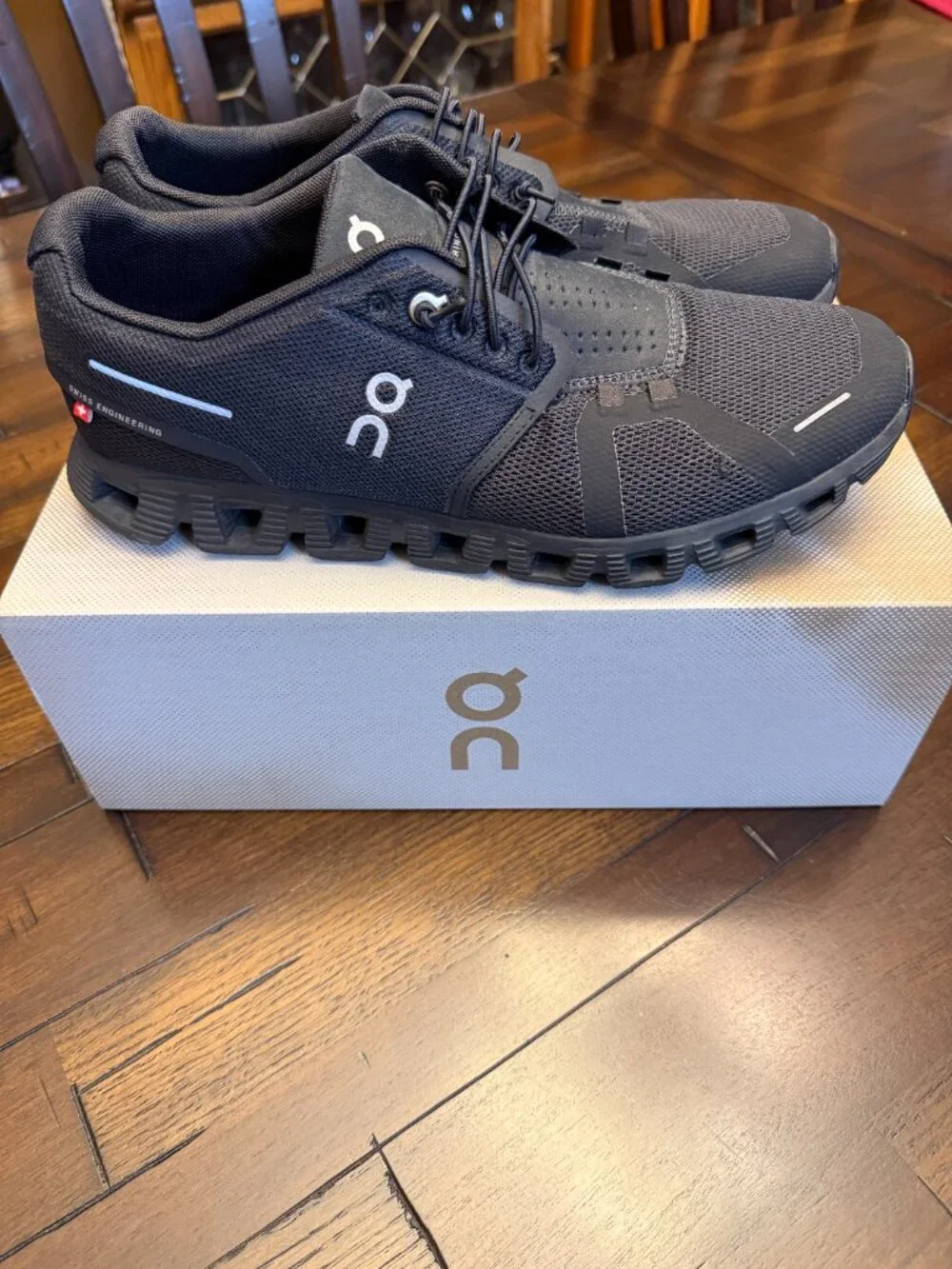 On Running Cloud 5 Women's Shoes Size 11 Black on Black